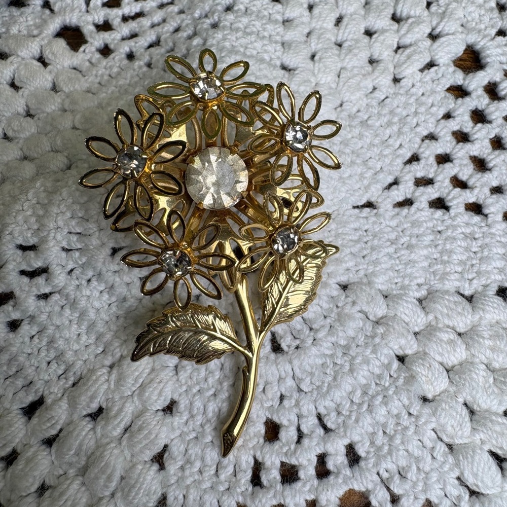 Vintage Unsigned Gold Tone Clear Rhinestone Flower Brooch Cottagecore